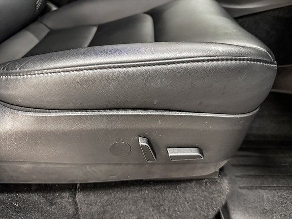 Tesla Model Y 29 of 30