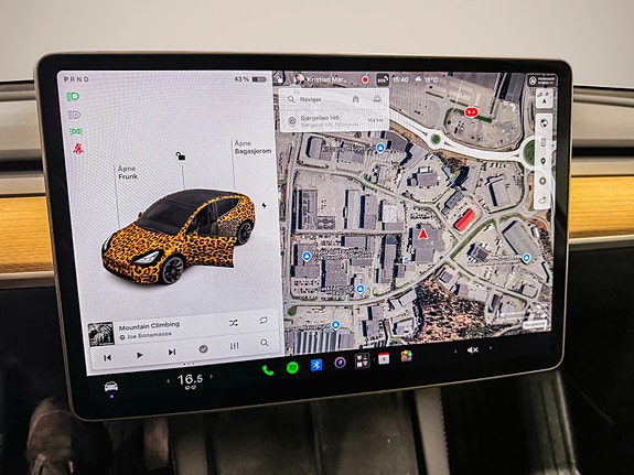 Tesla Model Y 22 of 30