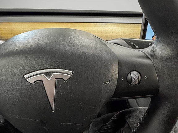 Tesla Model Y 18 of 30