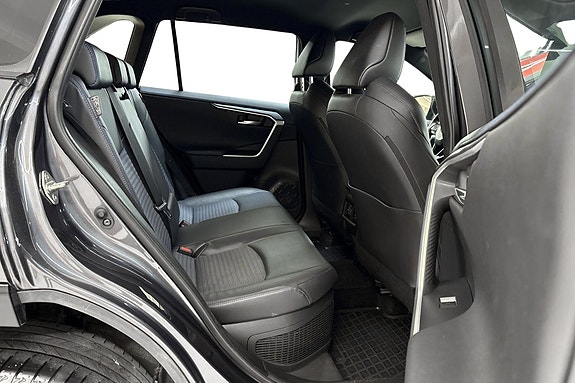 Toyota RAV4 17 of 21
