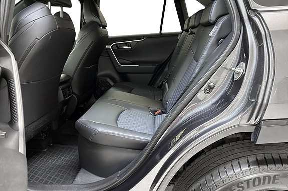 Toyota RAV4 16 of 21