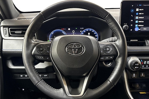 Toyota RAV4 10 of 21
