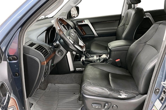 Toyota Land Cruiser 10 of 30