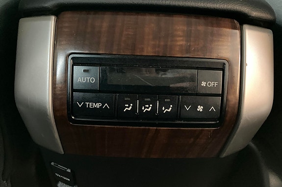 Toyota Land Cruiser 26 of 30