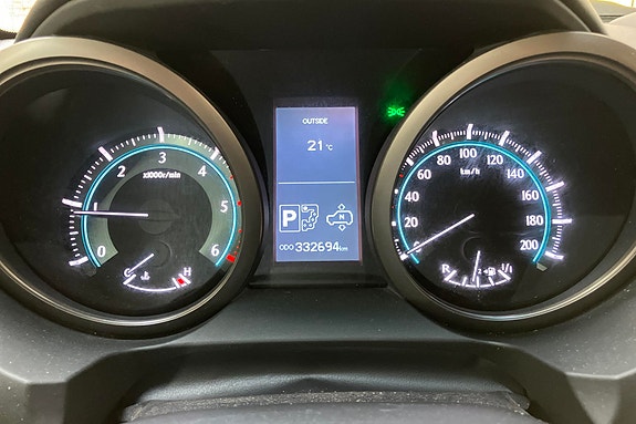 Toyota Land Cruiser 12 of 30