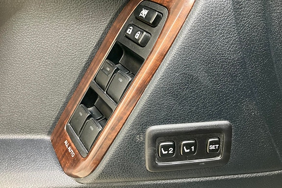 Toyota Land Cruiser 27 of 30