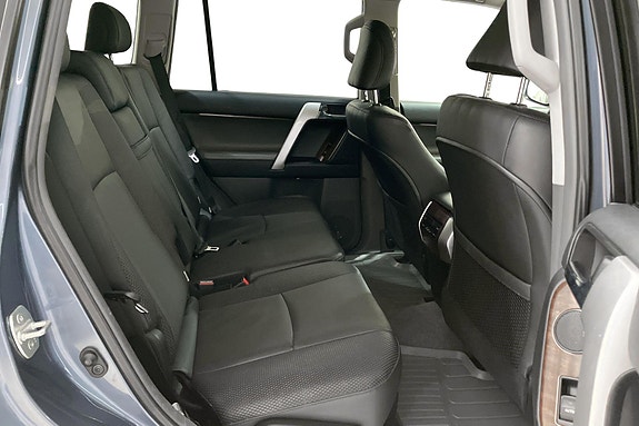 Toyota Land Cruiser 17 of 30