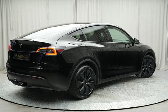 Tesla Model Y 5 of 30