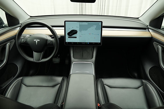 Tesla Model Y 16 of 30