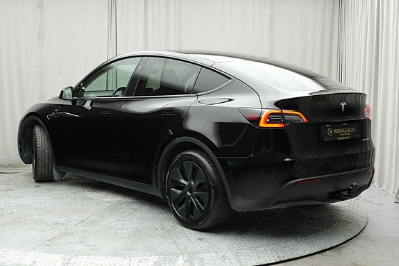 Tesla Model Y 3 of 30