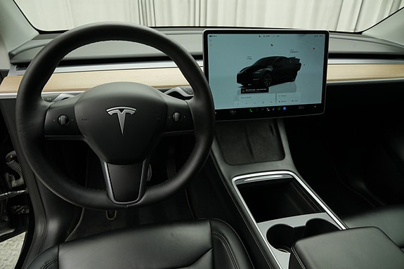 Tesla Model Y 20 of 30