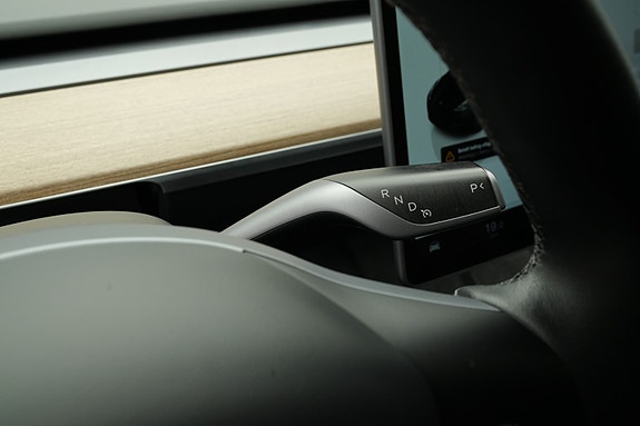 Tesla Model Y 22 of 30