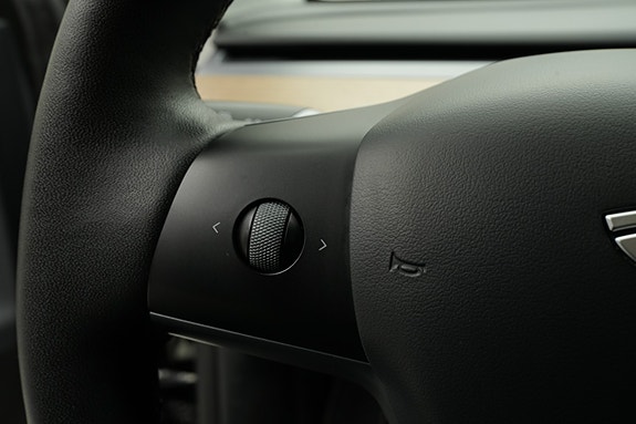 Tesla Model Y 23 of 30