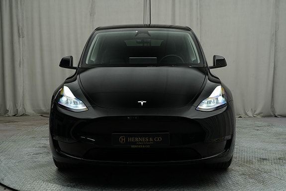Tesla Model Y 7 of 30
