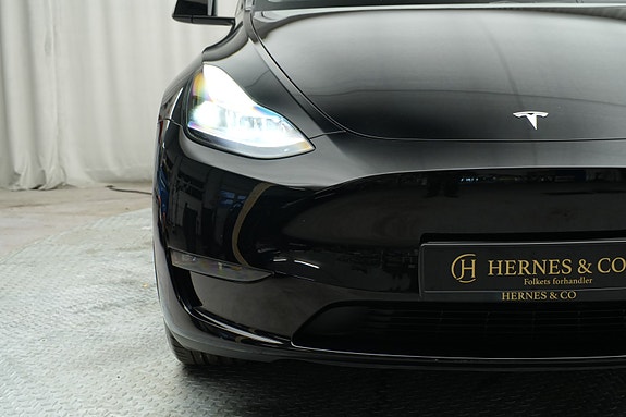 Tesla Model Y 8 of 30