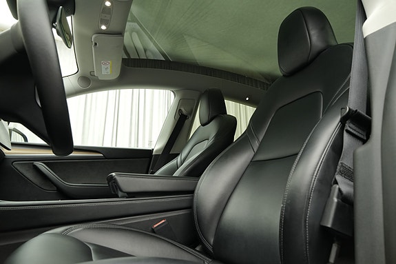 Tesla Model Y 17 of 30