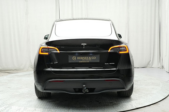 Tesla Model Y 4 of 30