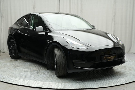 Tesla Model Y 6 of 30