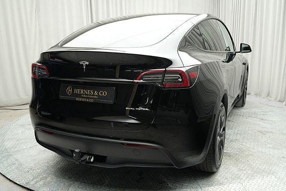 Tesla Model Y 11 of 30