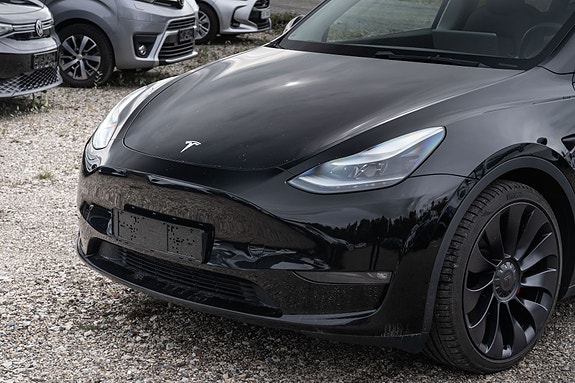 Tesla Model Y 2 of 28