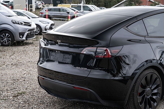 Tesla Model Y 7 of 28
