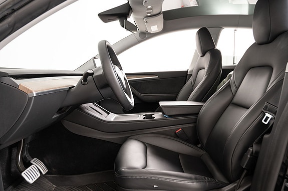 Tesla Model Y 17 of 28