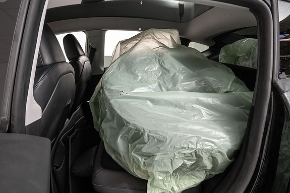 Tesla Model Y 20 of 28