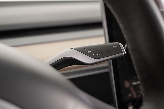Tesla Model Y 11 of 28