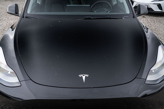 Tesla Model Y 5 of 28
