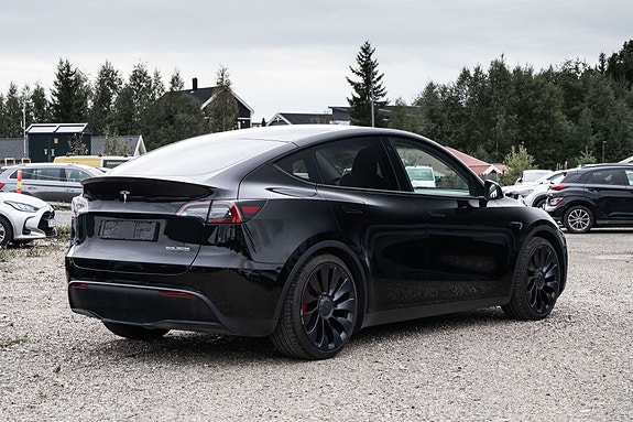 Tesla Model Y 6 of 28