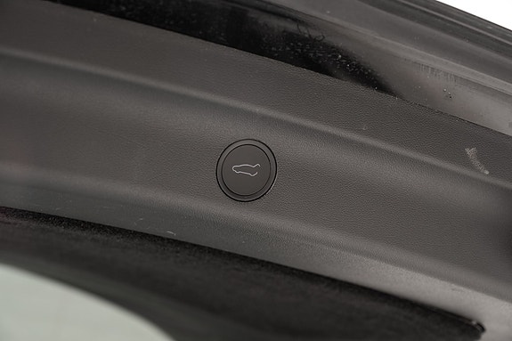 Tesla Model Y 22 of 28