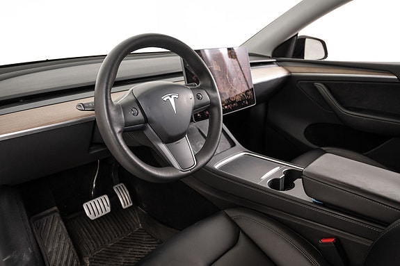 Tesla Model Y 19 of 28