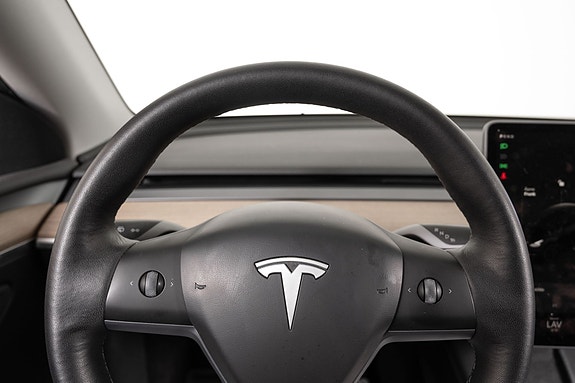 Tesla Model Y 10 of 28