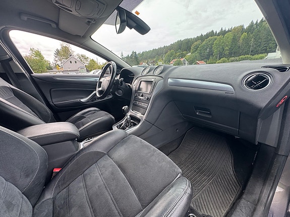 Ford Mondeo 24 of 29