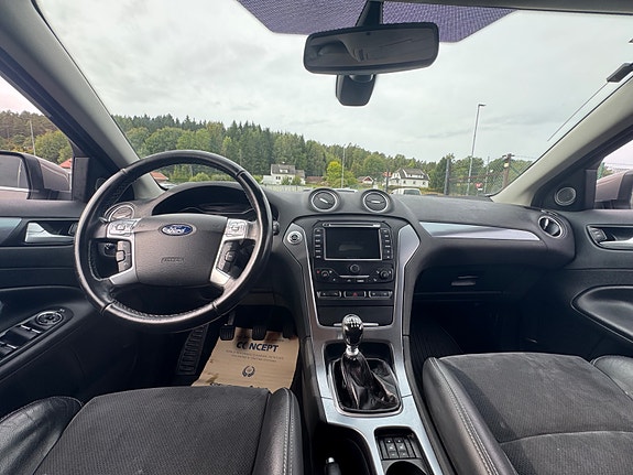 Ford Mondeo 19 of 29