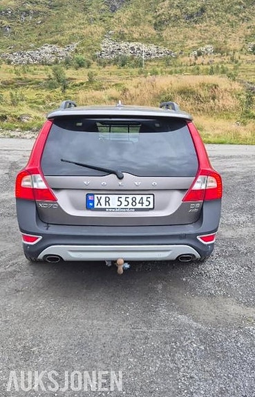 Volvo XC70 2 of 19