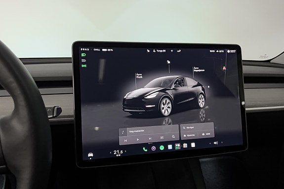 Tesla Model Y 16 of 30