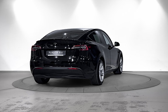 Tesla Model Y 6 of 30