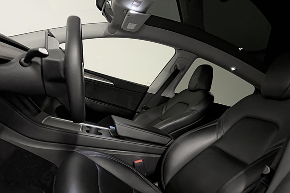 Tesla Model Y 11 of 30