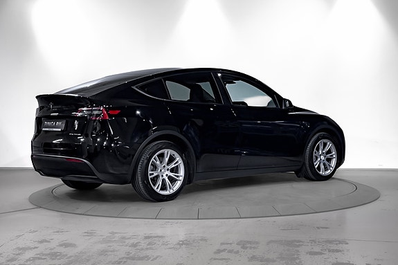 Tesla Model Y 5 of 30