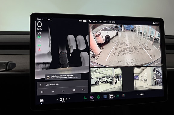 Tesla Model Y 22 of 30
