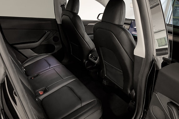 Tesla Model Y 25 of 30