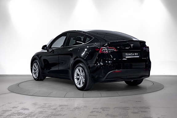 Tesla Model Y 7 of 30