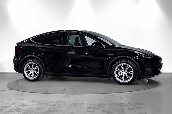 Tesla Model Y 4 of 30