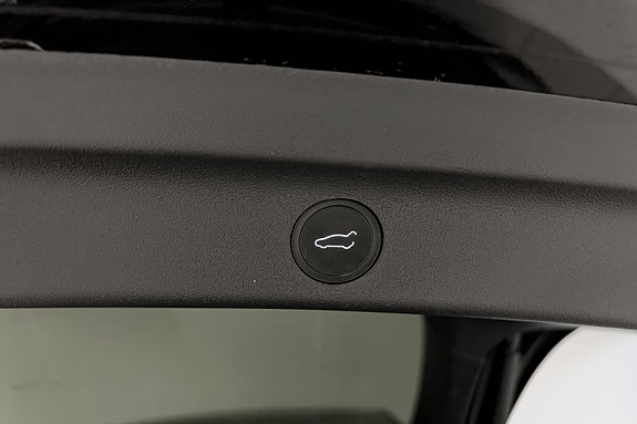 Tesla Model Y 27 of 30