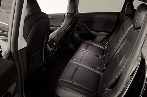 Tesla Model Y 23 of 30