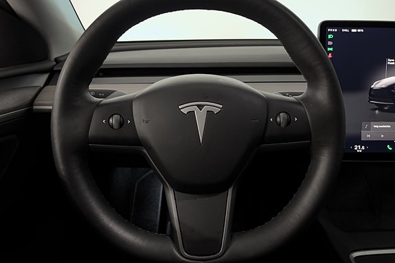 Tesla Model Y 15 of 30