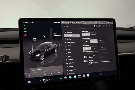 Tesla Model Y 17 of 30