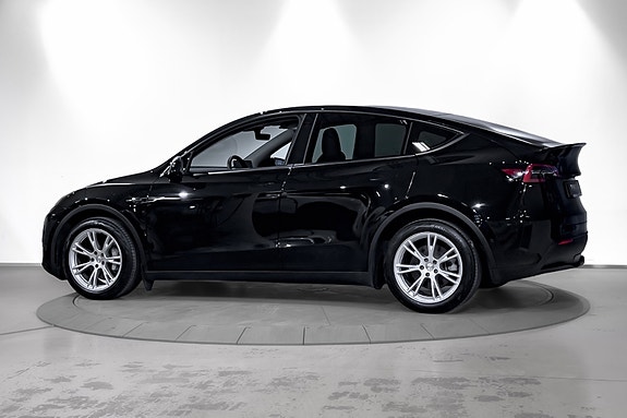 Tesla Model Y 8 of 30