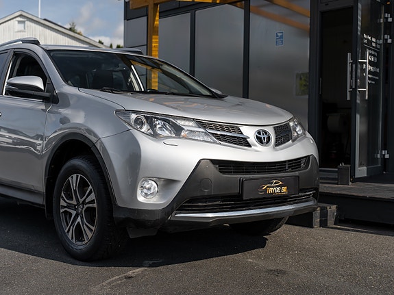 Toyota RAV4 6 of 30